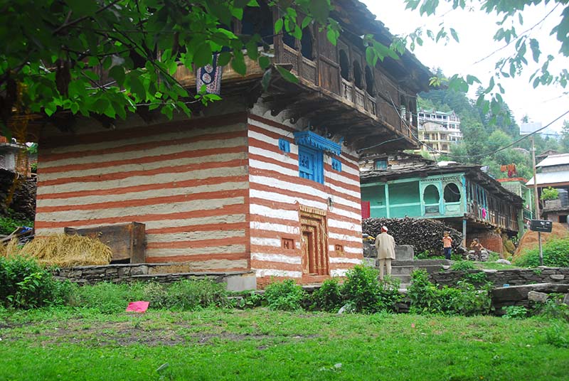 Original houses still exist in Old Manali
