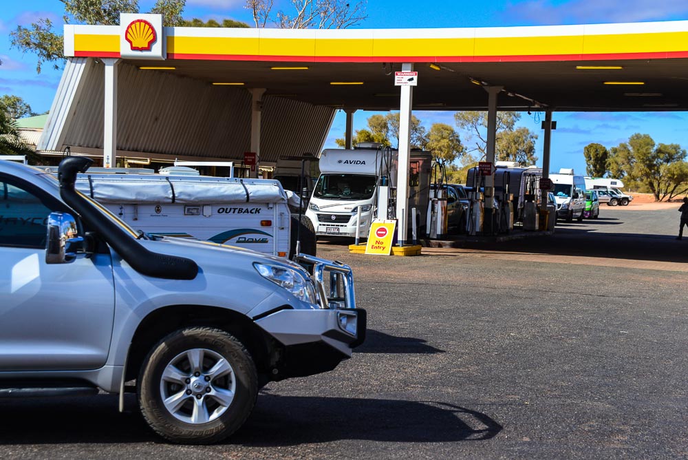 An image of the queue for expensive fuel at the turn off for Uluru