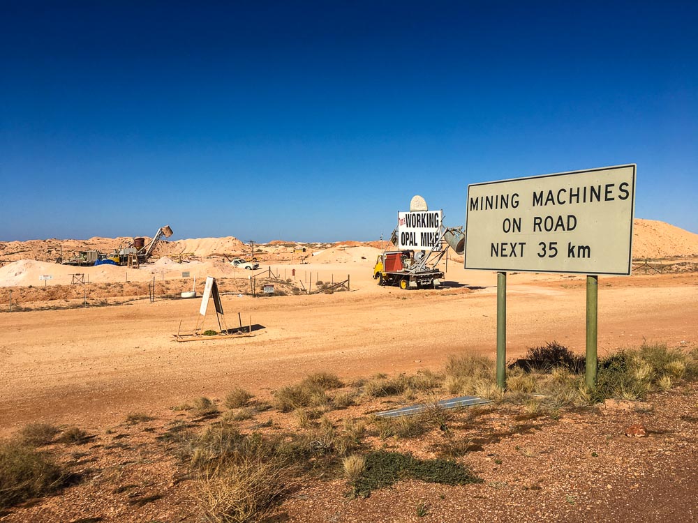 An image of a working opal mine on the road to Coober Pedy