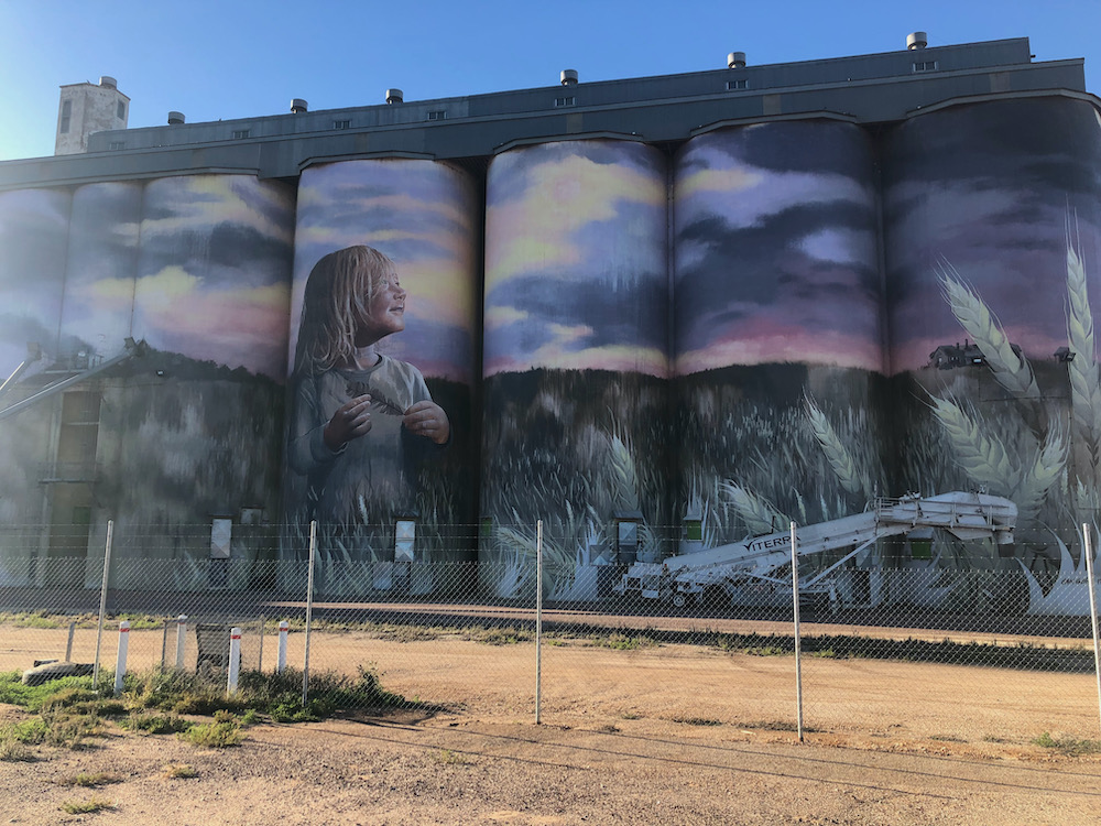 Kimba and the Silo art is a favourite of ours. Curry at the Shell station is a good as ever!